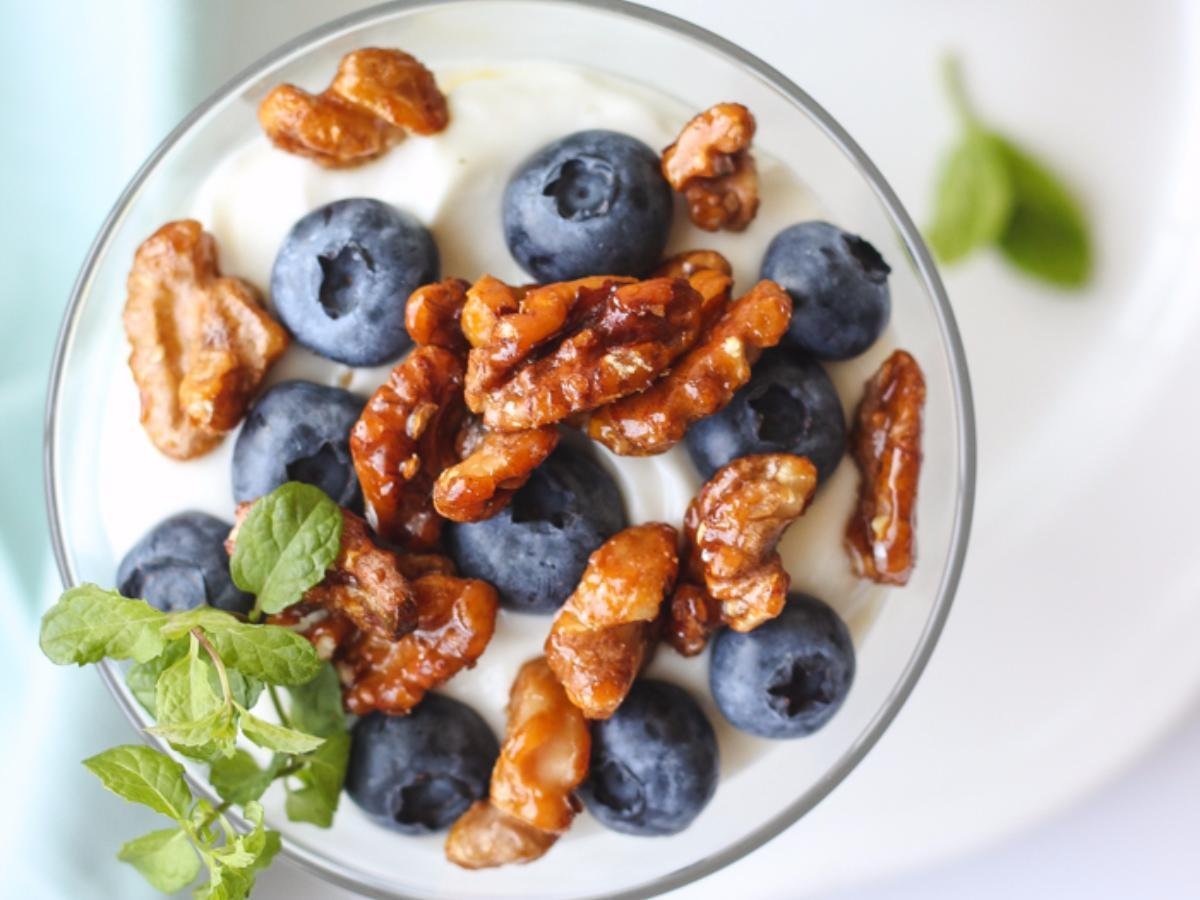 Greek Yogurt with Blueberries, Walnuts & Honey