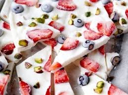 Frozen Yogurt & Berries