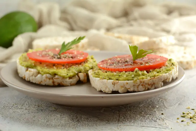 rice-cakes-sliced-tomato